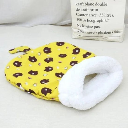 Chat-panier-sac-couchage-jaune