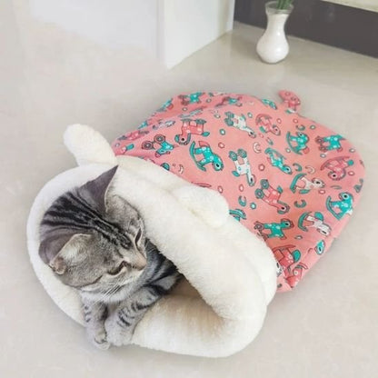 Chat-panier-sac-couchage-rose