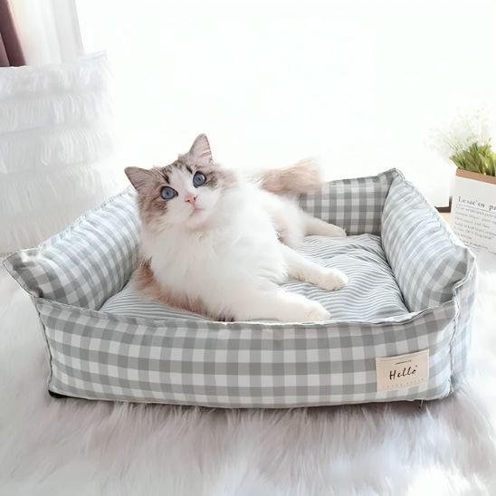 Panier-chat-confortable-beige-motif-vichy